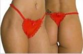 Tanga de pelúcia modelo coração na cor vermelha.